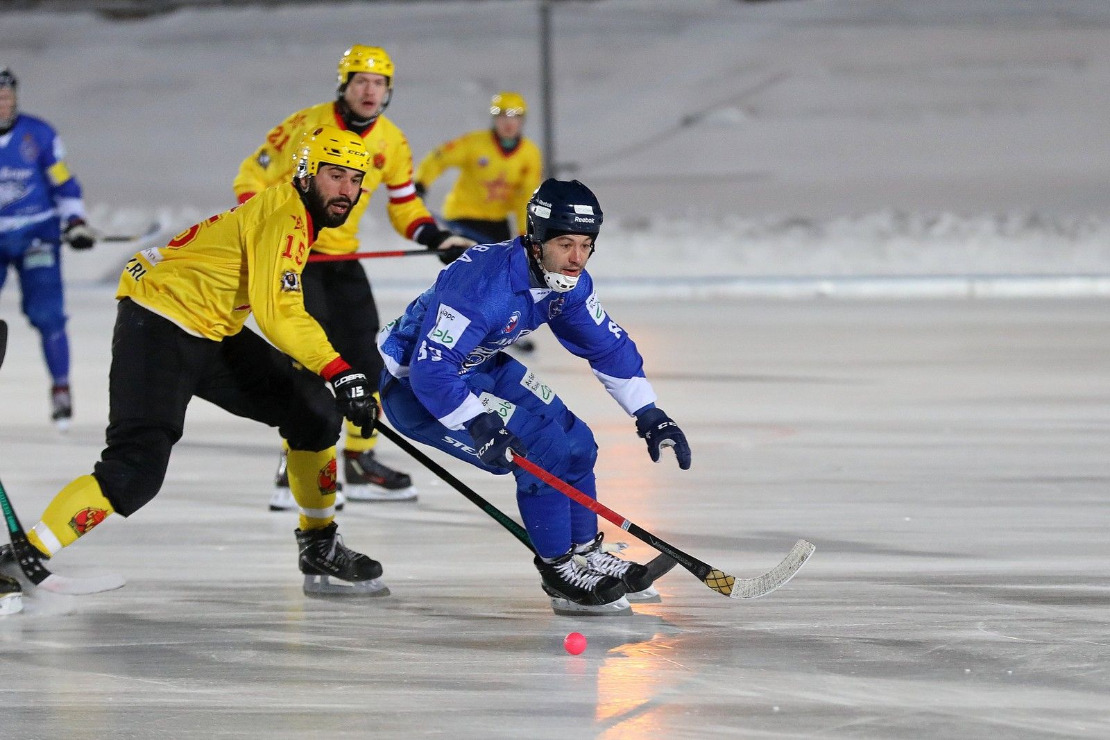 Игры ска нефтяник хоккей с мячом. Хк СКА-Нефтяник Хабаровск. Хоккей с мячом СКА Нефтяник. Хоккей с мячом фото. Енисей хоккей с мячом.