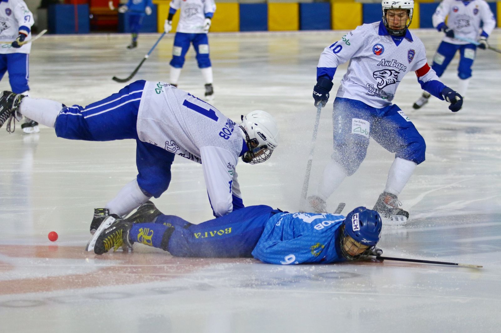 Волга хоккей с мячом.